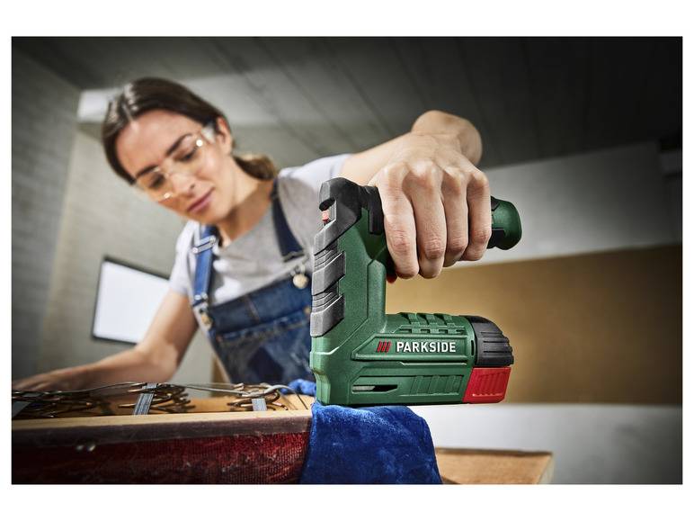 PARKSIDE® 4 V Akku-Tacker »PAT 4 D6«, inklusive Heftklammern und Nägel 2025