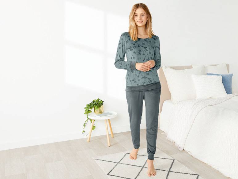 esmara® Damen Pyjama, aus kuschelig weicher Nicki-Qualität Versandkostenfrei