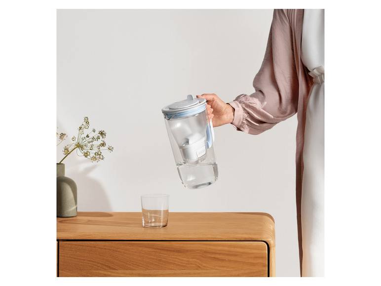 BRITA Glas hellblau inkl. 1x MAXTRA PRO ALL-IN-1 Filterkartusche im Angebot