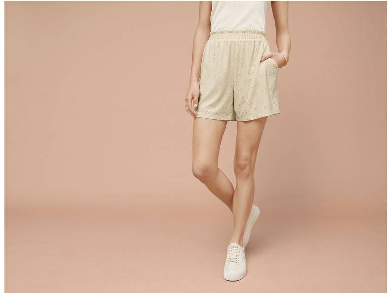 esmara® Damen Shorts mit verspielter Lochstickerei Tiefpreis