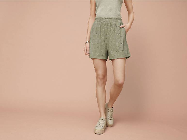 esmara® Damen Shorts mit verspielter Lochstickerei Tiefpreis