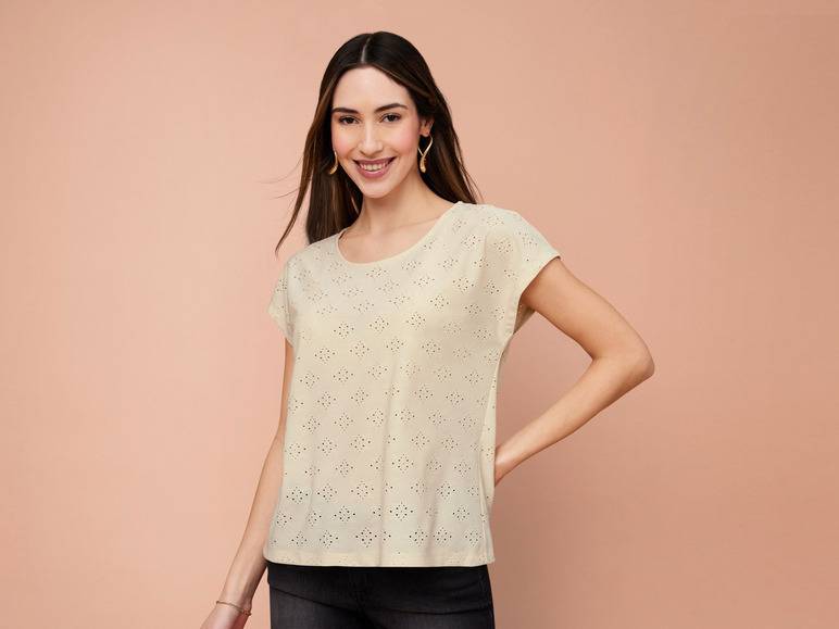 esmara® Damen T-Shirt mit verspielter Lochstickerei Wochenangebot