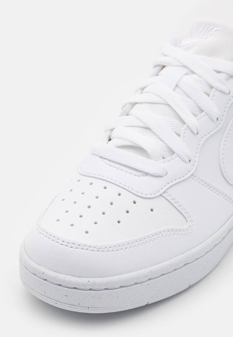 Nike Sportswear Nike Sportswear COURT BOROUGH RECRAFT UNISEX - Trainers - white Letzte 3 Tage