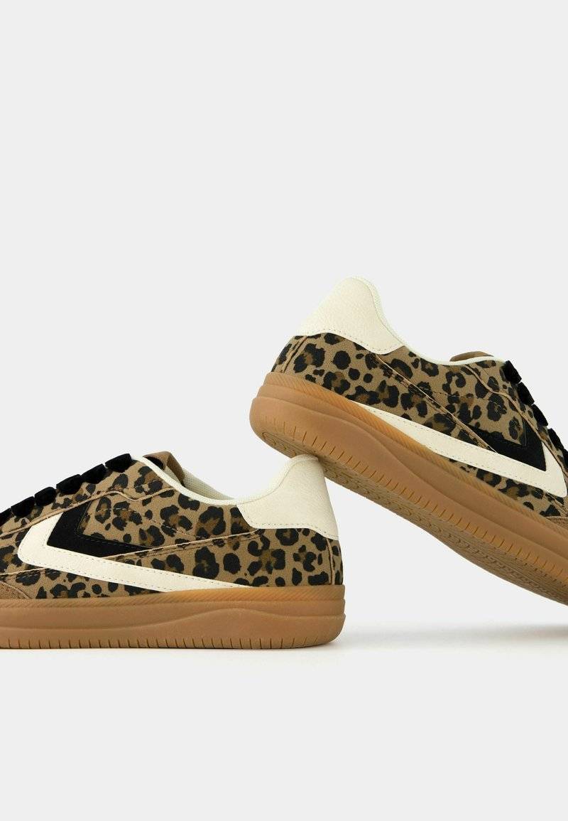 Bershka Bershka RETRO ANIMAL PRINT - Trainers Discount Store für neue Produkte
