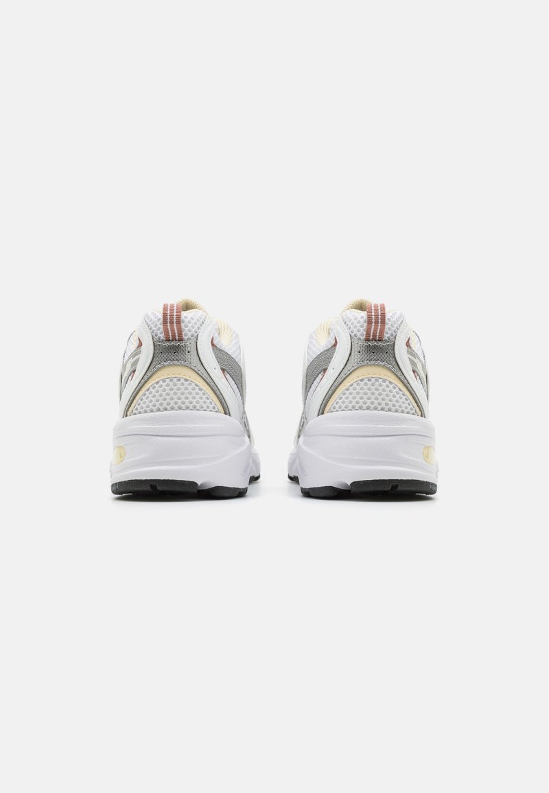 New Balance New Balance MR530 UNISEX - Trainers - white Speichern exportieren