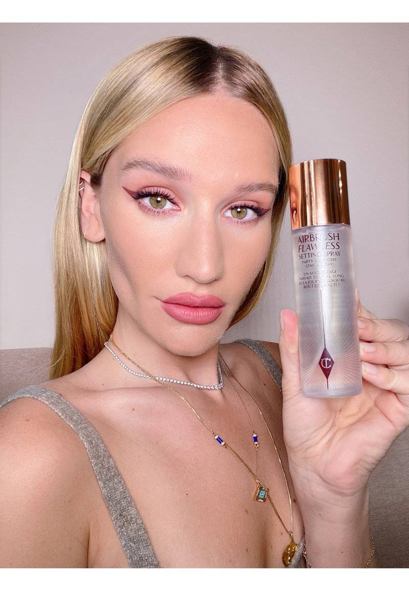 Charlotte Tilbury Charlotte Tilbury AIRBRUSH FLAWLESS SETTING SPRAY - TRAVEL SIZE - Setting spray & powder Rabatte dieses Monats