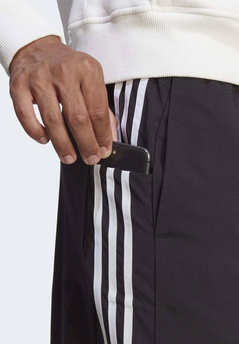 adidas Sportswear adidas Sportswear AEROREADY ESSENTIALS CHELSEA 3-STRIPES - Sports shorts Letzte 3 Tage