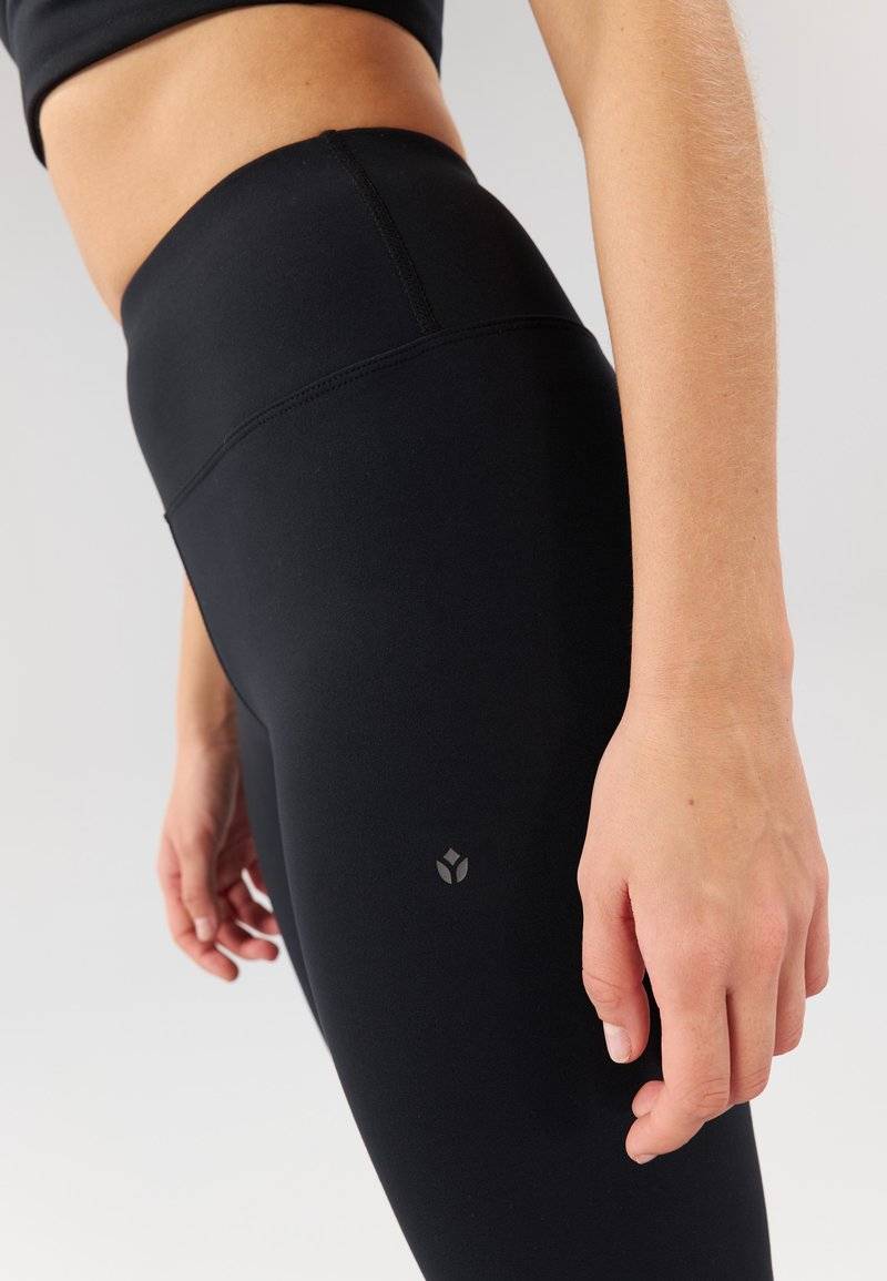 Even&Odd active Even&Odd active FLARED LEGGINGS - Tracksuit bottoms - black JETZT KAUFEN