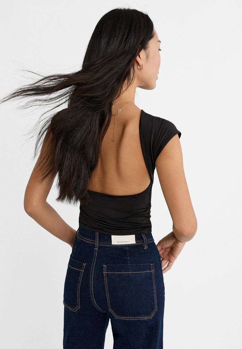 Stradivarius Stradivarius OPEN-BACK - Basic T-shirt - black Begrenzt auf 3 Tage