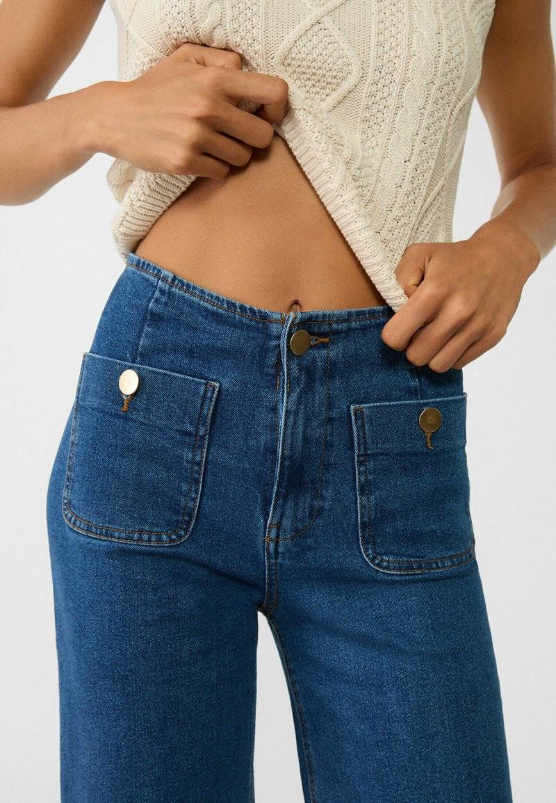 Stradivarius Stradivarius MINIMALIST WITH POCKETS - Flared Jeans - royal blue Online