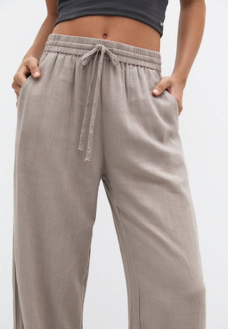 PULL&BEAR PULL&BEAR Trousers - stone Auslauf
