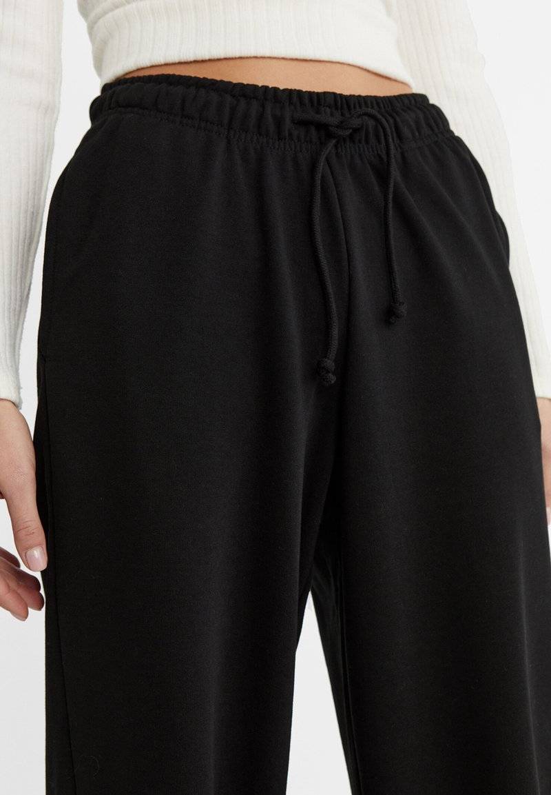 Stradivarius Stradivarius WIDE-LEG JOGGER - Tracksuit bottoms - black Blitzverkäufe