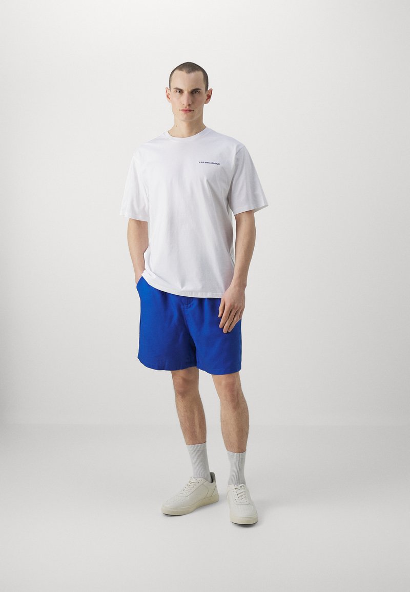 Les Benjamins Les Benjamins RELAXED TEE UNISEX - Print T-shirt - white Fabrik Onlineshop