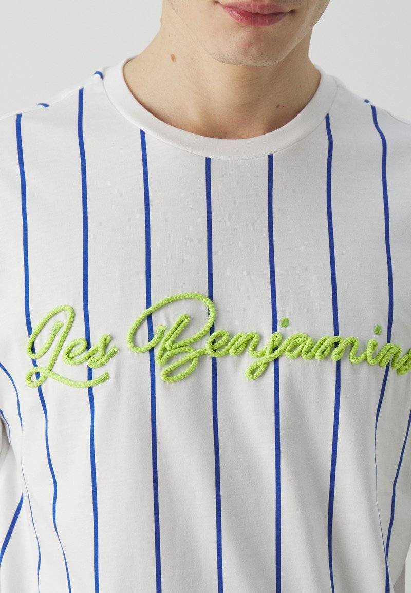 Les Benjamins Les Benjamins TEE UNISEX - Print T-shirt - white Fabrikpreis