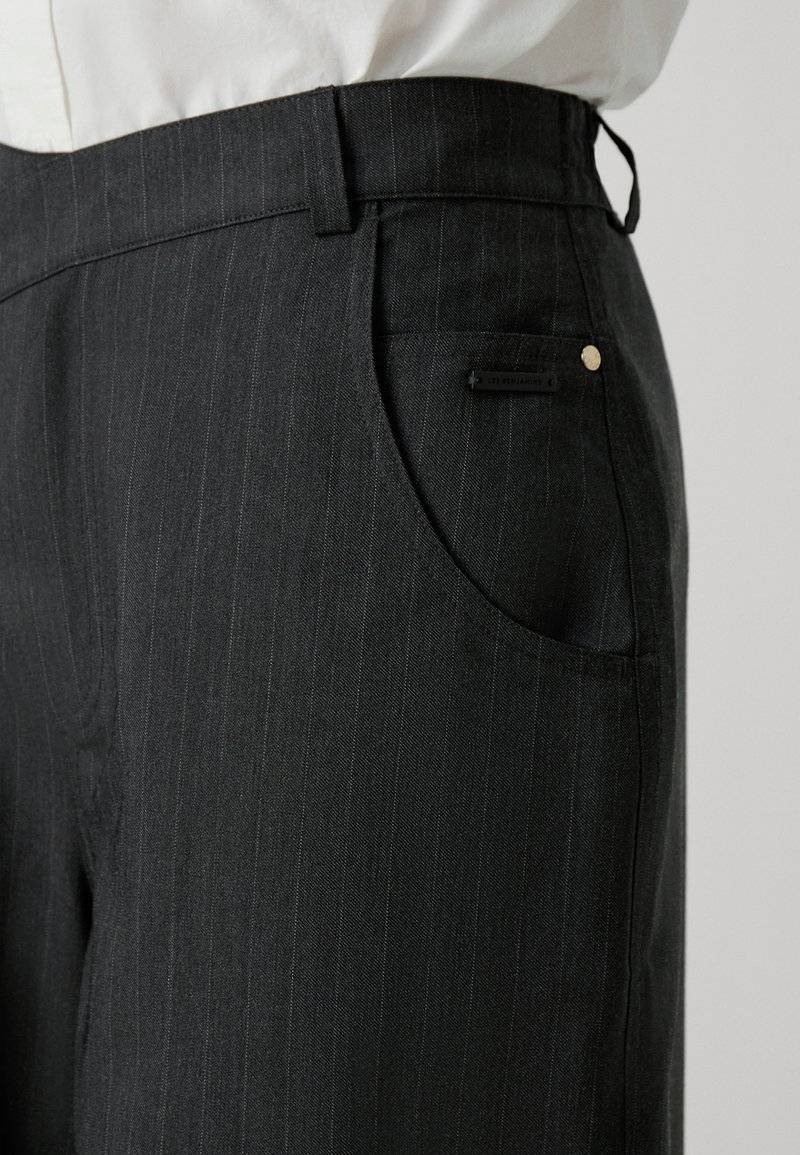 Les Benjamins Les Benjamins UNISEX - Shorts - black Flash Sale