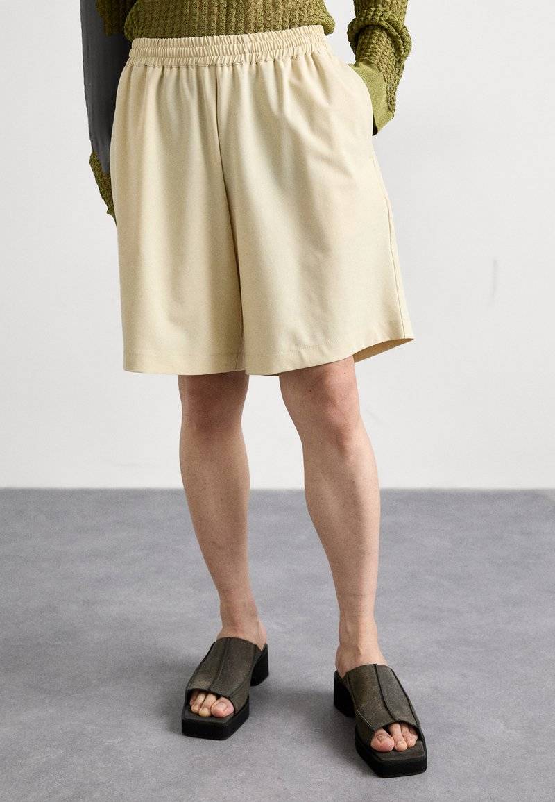 Bonsai Bonsai RAFFIA SHORT BASKET FIT PANT UNISEX - Shorts Neueste Mode