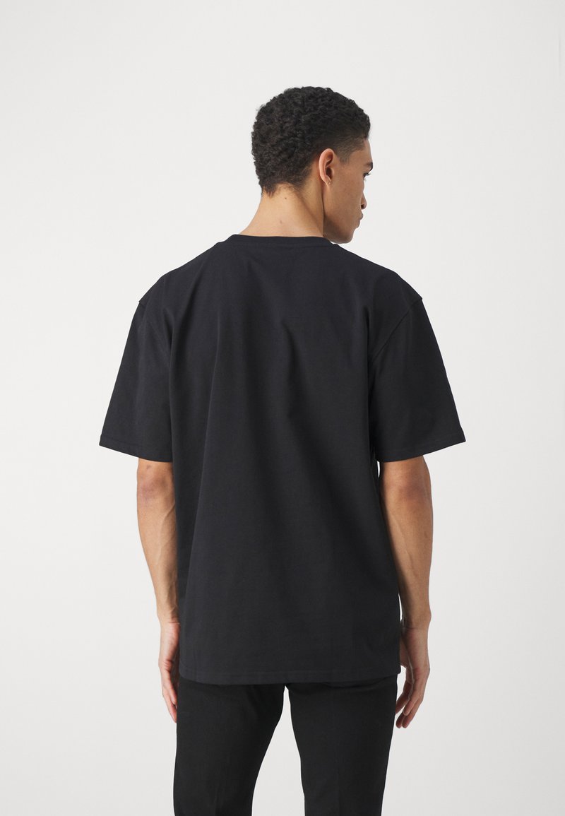 Han Kjøbenhavn Han Kjøbenhavn LOGO BOXY TEE UNISEX - Print T-shirt - black Online Outlet