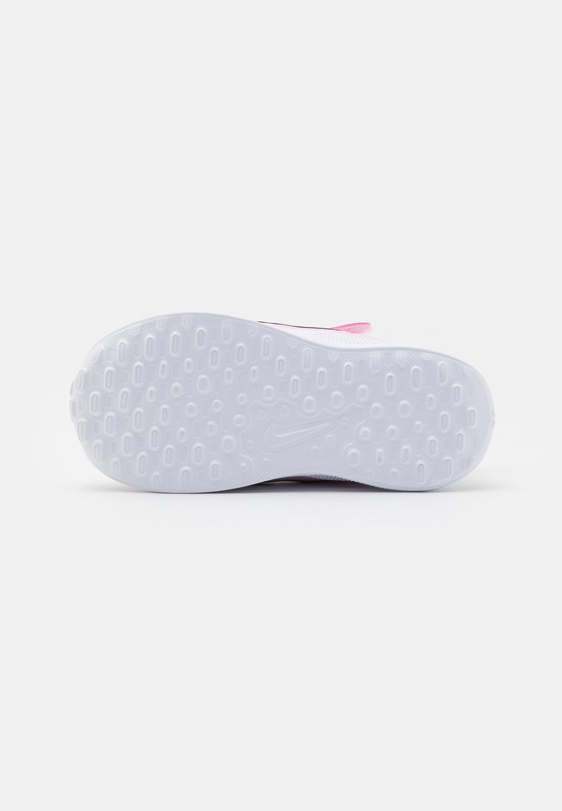 Nike Performance Nike Performance REVOLUTION - Competition running shoes Im Verkauf