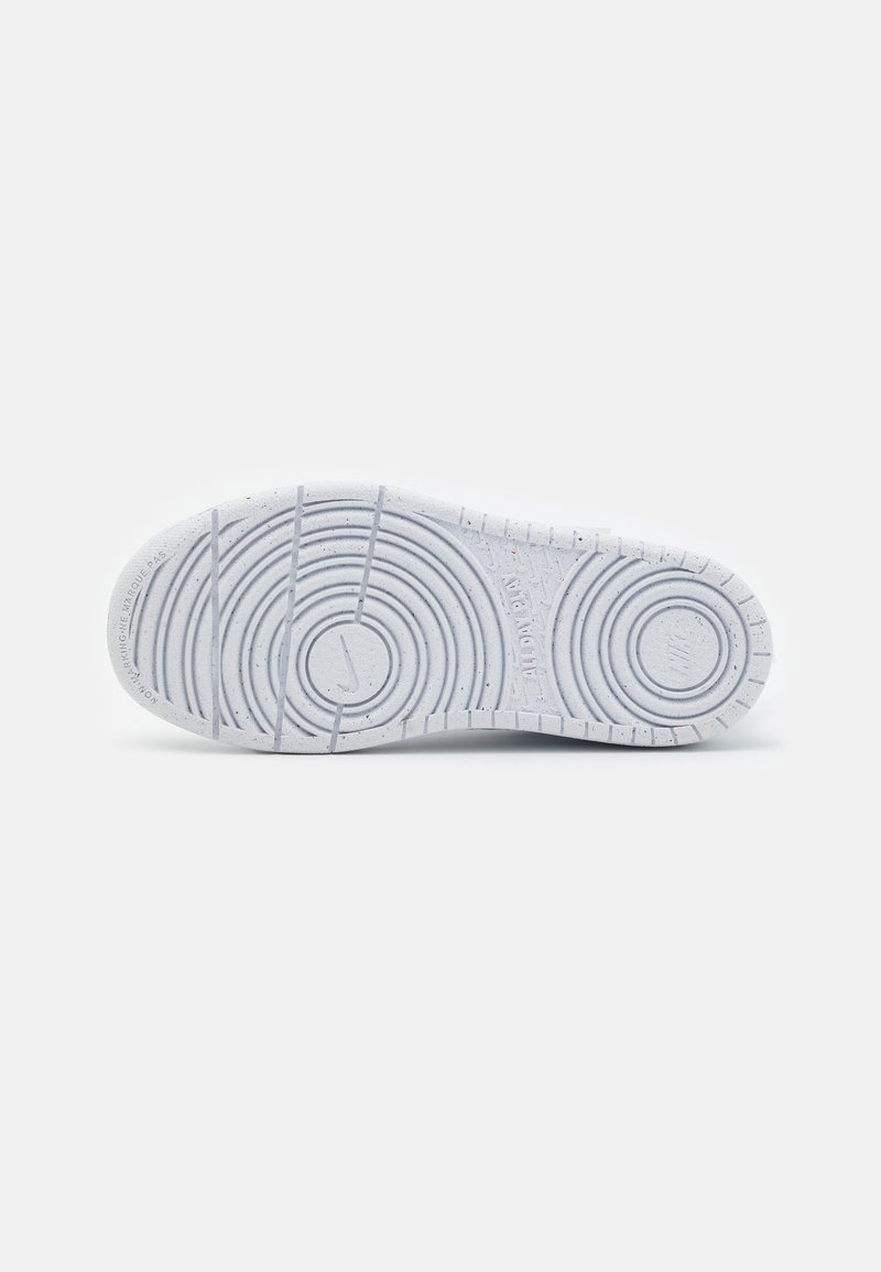 Nike Sportswear Nike Sportswear COURT BOROUGH RECRAFT UNISEX - Trainers - white Günstig kaufen
