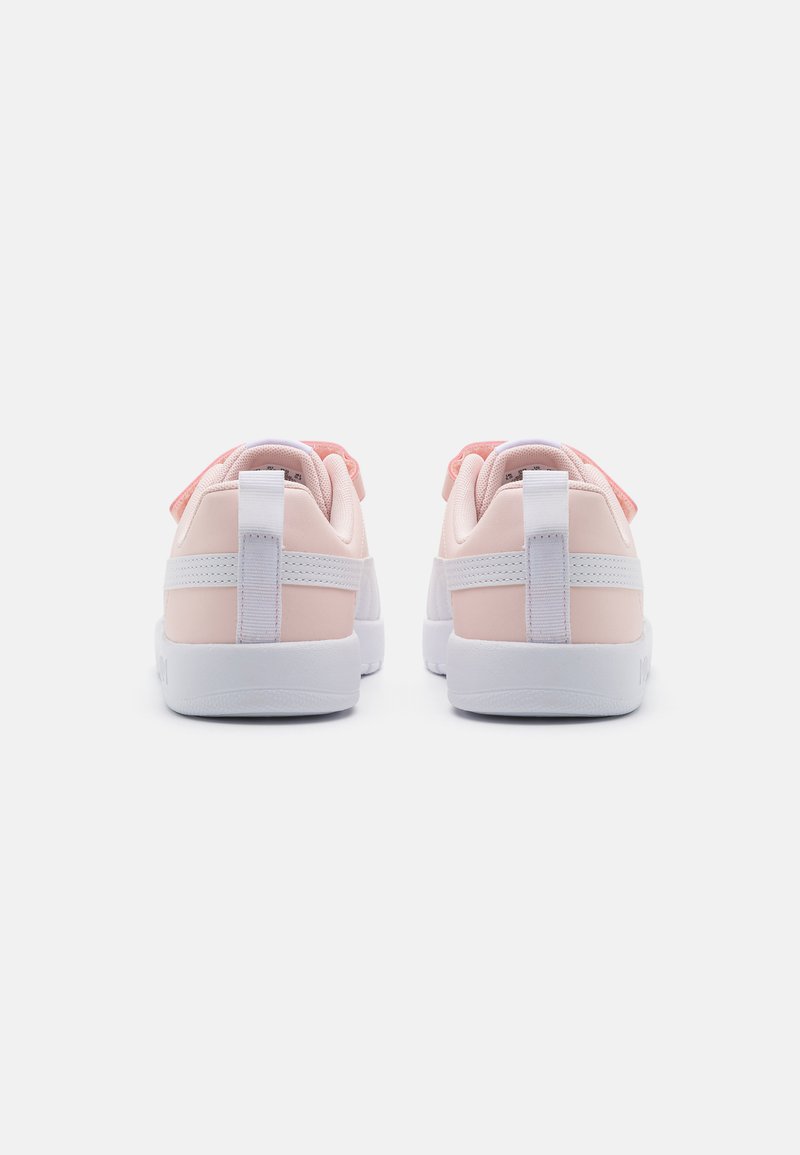 Puma Puma COURTFLEX UNISEX - Neutral running shoes Lagerräumung