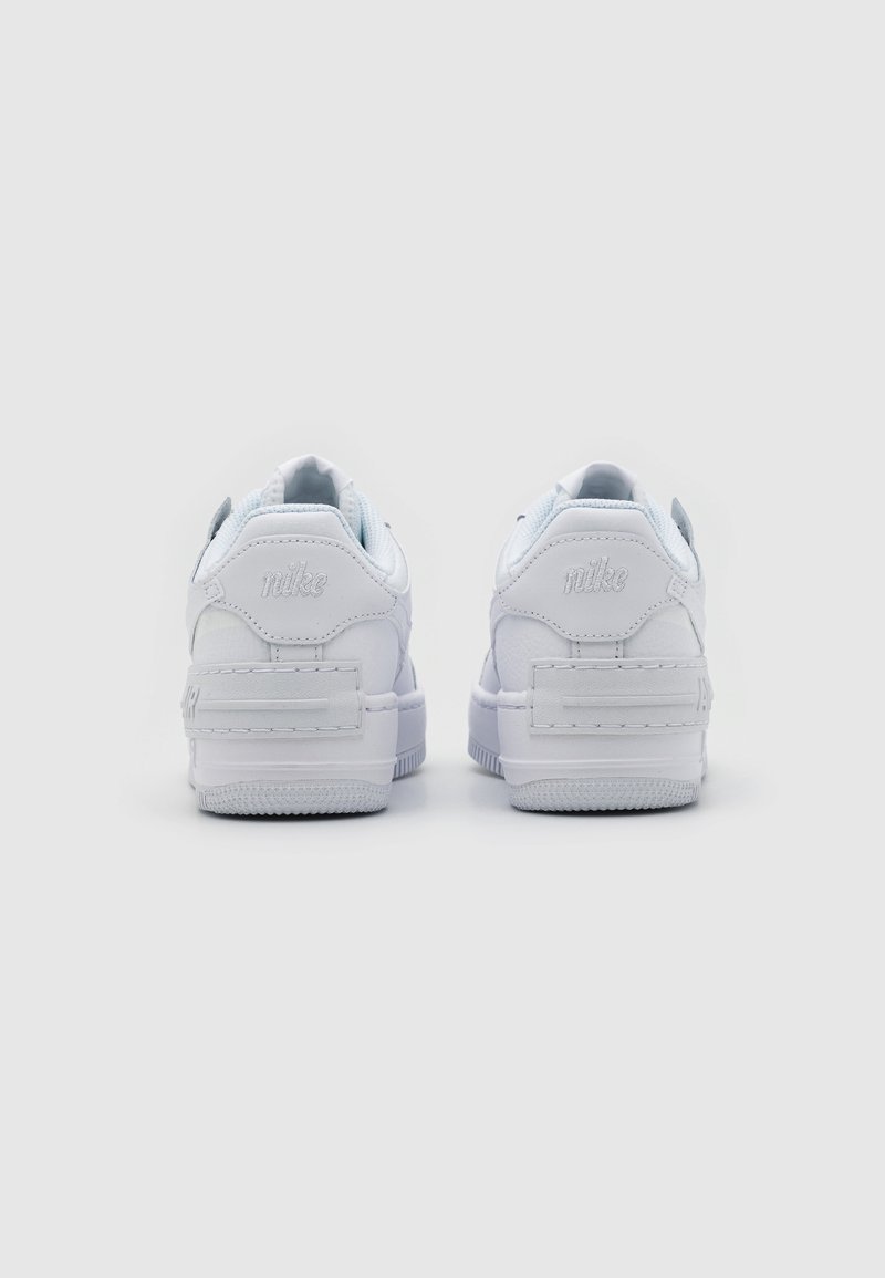 Nike Sportswear Nike Sportswear AF1 SHADOW - Trainers - white Neueste Mode