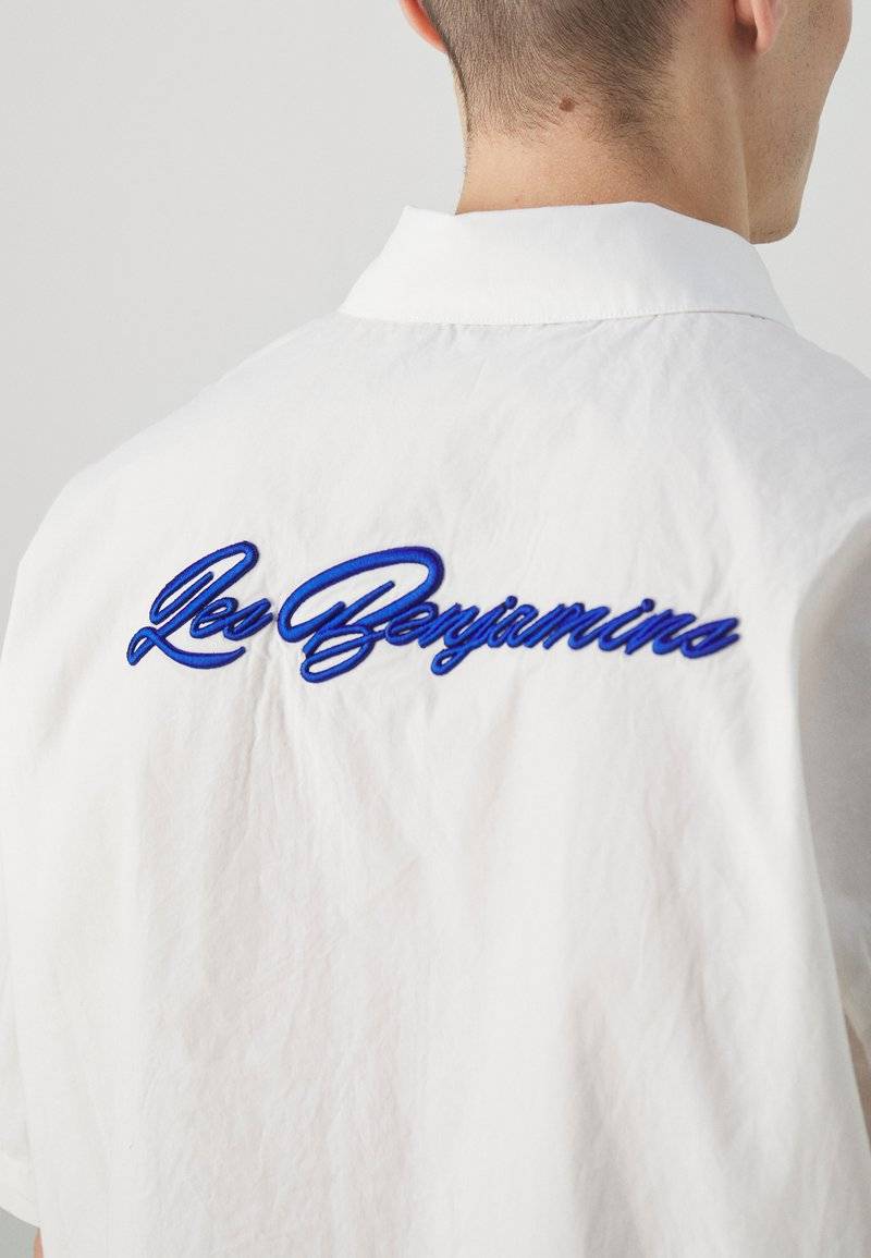 Les Benjamins Les Benjamins SHORT SLEEVE UNISEX - Button-down blouse - white JETZT KAUFEN