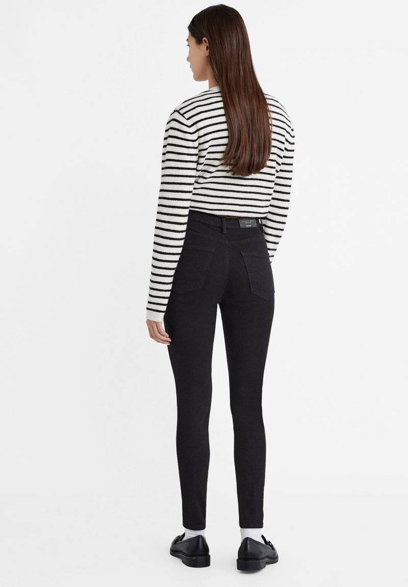 Stradivarius Stradivarius MIT SUPERHOHEM - Jeans Skinny Fit - black Begrenzt auf 3 Tage