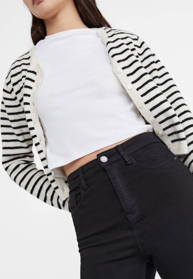 Stradivarius Stradivarius MIT SUPERHOHEM - Jeans Skinny Fit - black Begrenzt auf 3 Tage