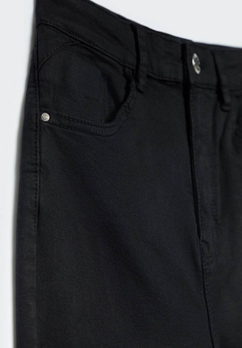 Stradivarius Stradivarius MIT SUPERHOHEM - Jeans Skinny Fit - black Begrenzt auf 3 Tage