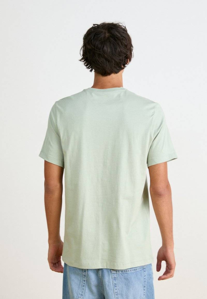 Nike Sportswear Nike Sportswear CLUB TEE - Basic T-shirt - mint Hotsell
