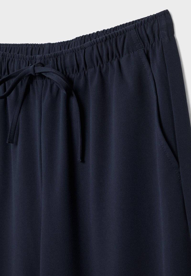 Stradivarius Stradivarius LONG FLOWING - Trousers - mottled dark blue Blitzverkäufe