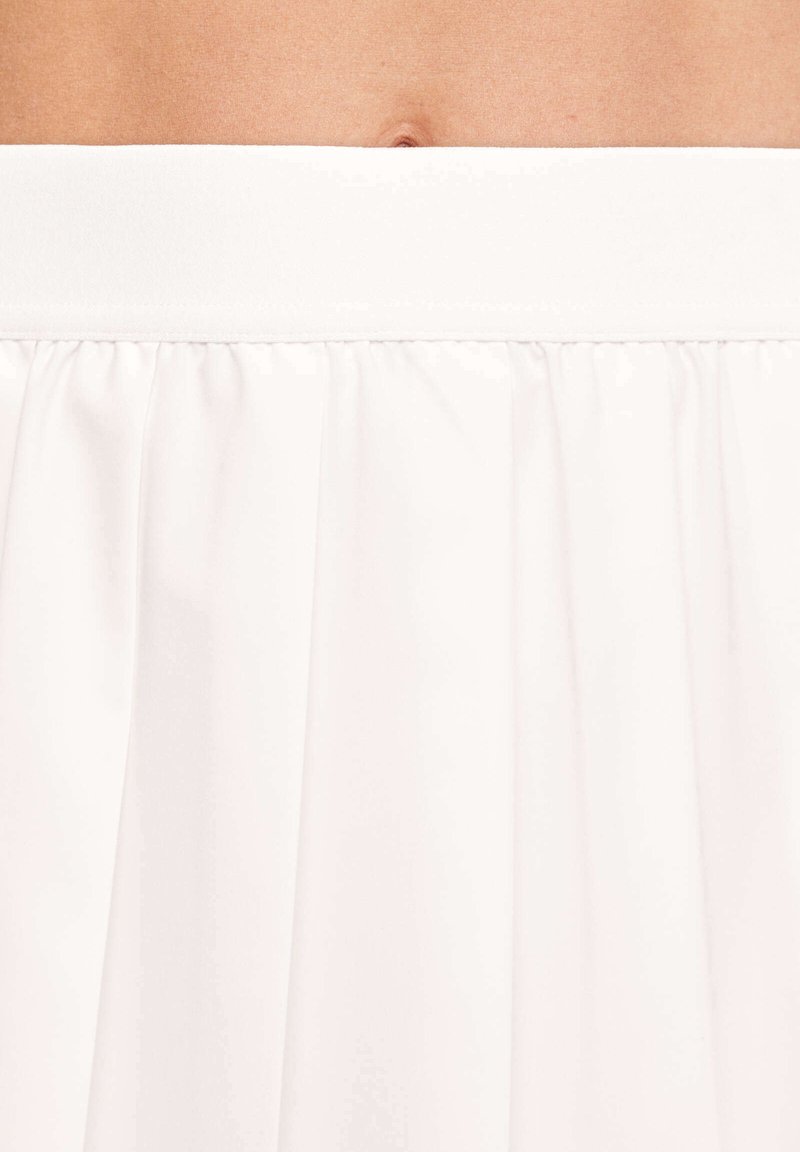 OYSHO OYSHO PLEATED COMPRESSIVE - Sports skirt - white Zeitlich begrenztes Angebot