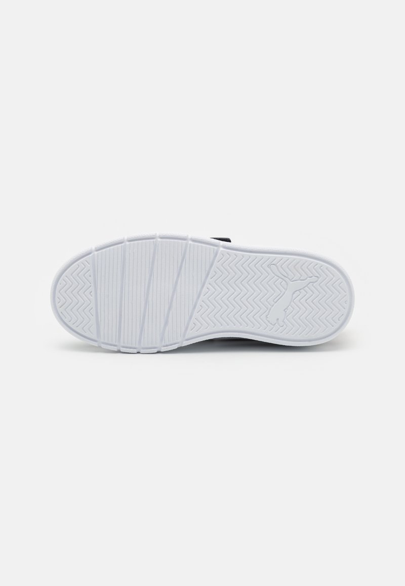 Puma Puma COURTFLEX UNISEX - Neutral running shoes Meist gekauft