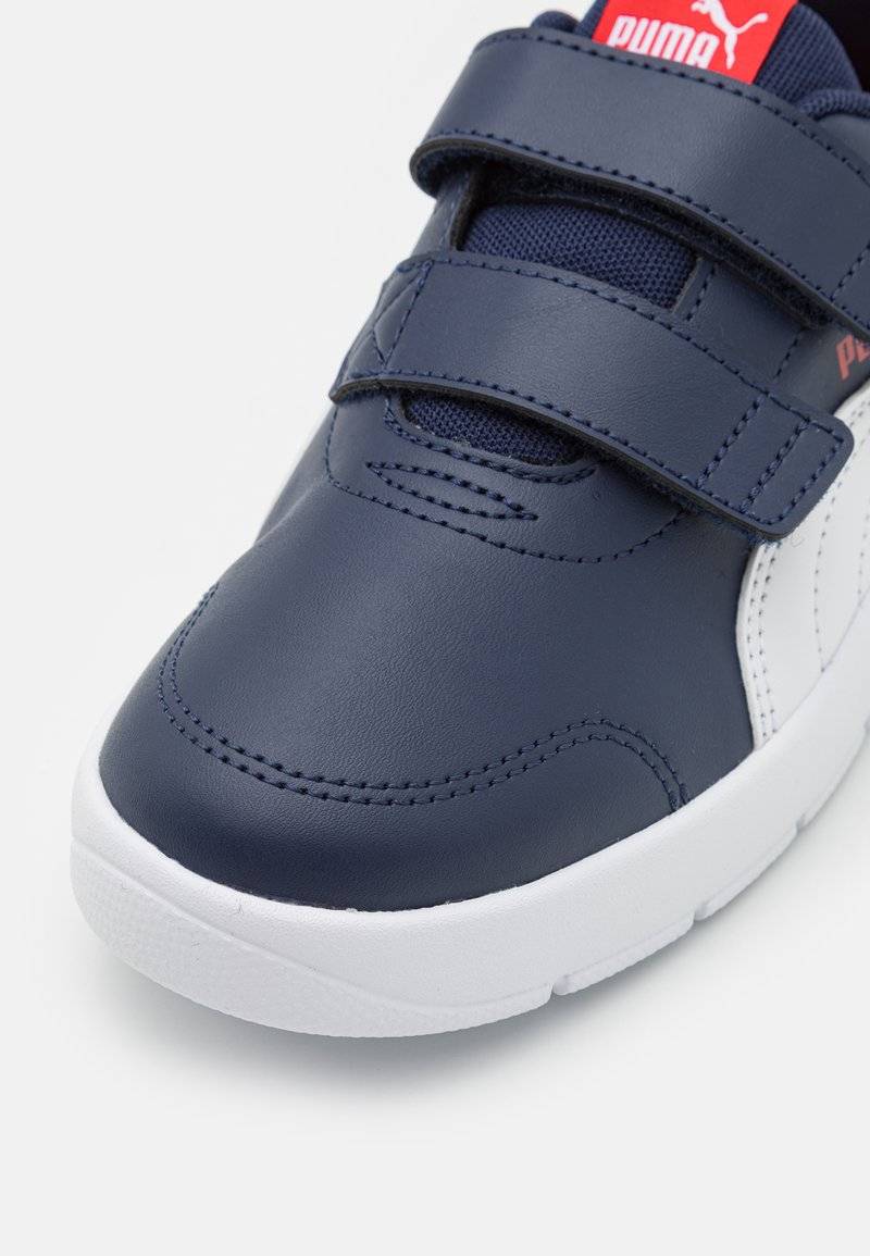 Puma Puma COURTFLEX UNISEX - Neutral running shoes Meist gekauft