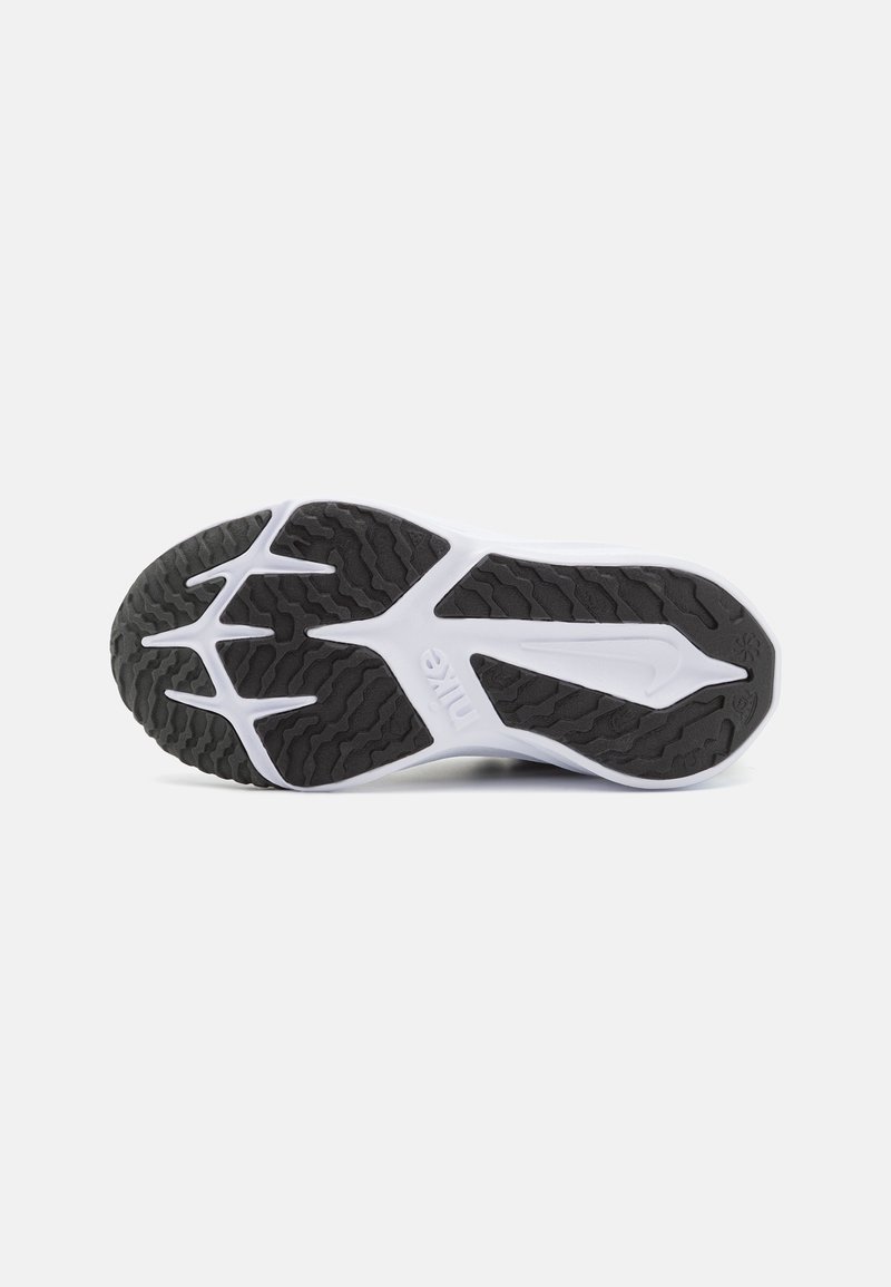 Nike Performance Nike Performance STAR RUNNER - Competition running shoes Fabrik Onlineshop