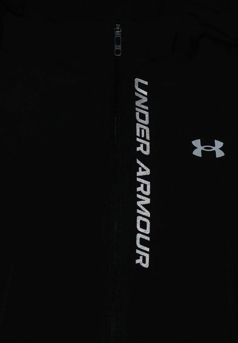 Under Armour Under Armour OUT THE STORM - Running jacket - black jet gray reflective Räumungsverkauf