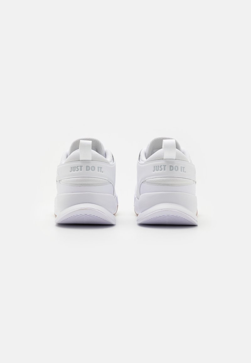 Nike Performance Nike Performance KIDS CROSSCOURT UNISEX - Competition running shoes Vierteljährliche Förderung