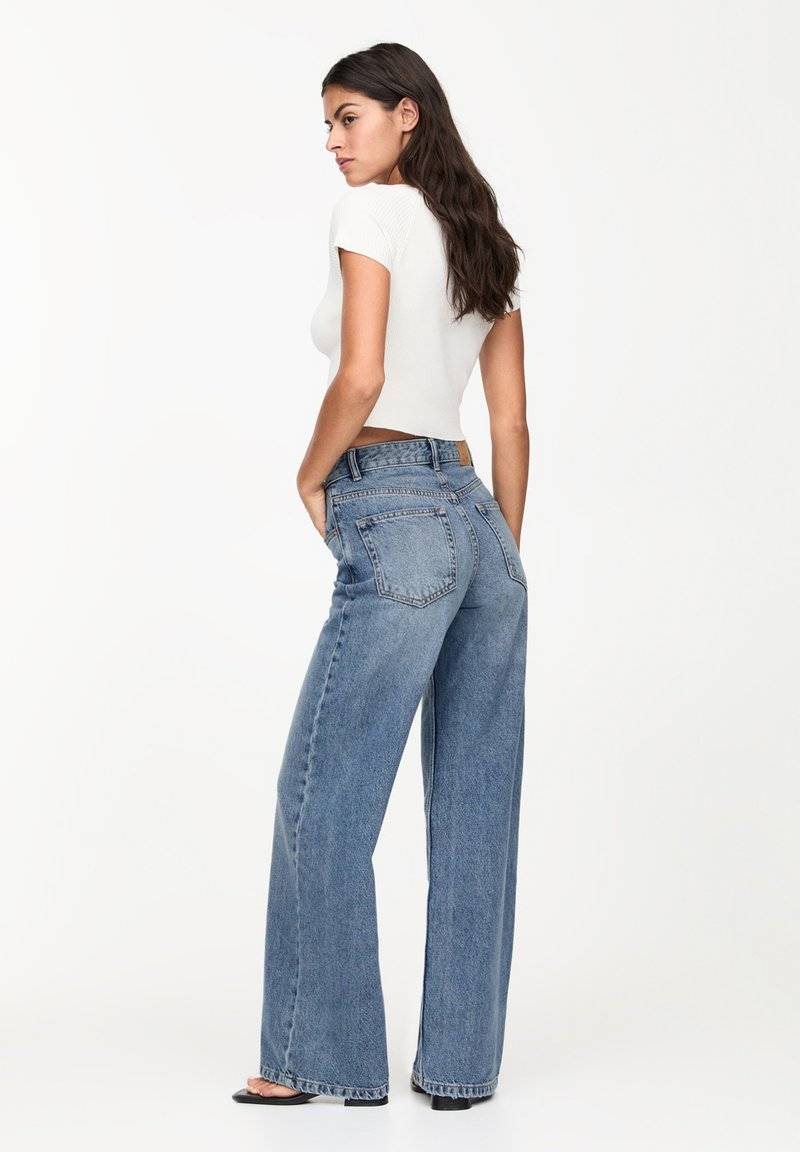 PULL&BEAR PULL&BEAR MID-RISE WIDE - Flared Jeans - blue Speichern exportieren