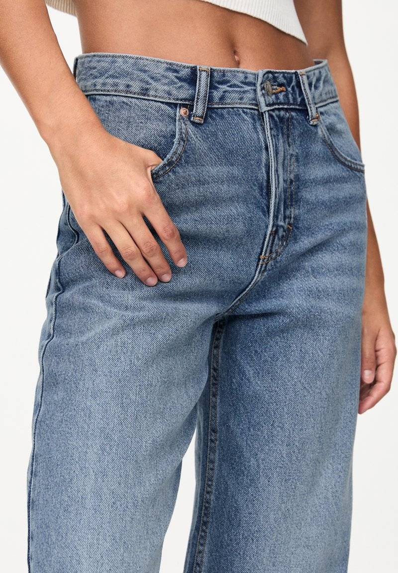 PULL&BEAR PULL&BEAR MID-RISE WIDE - Flared Jeans - blue Speichern exportieren