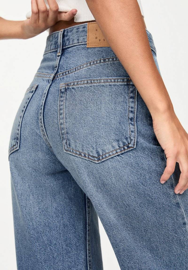 PULL&BEAR PULL&BEAR MID-RISE WIDE - Flared Jeans - blue Speichern exportieren