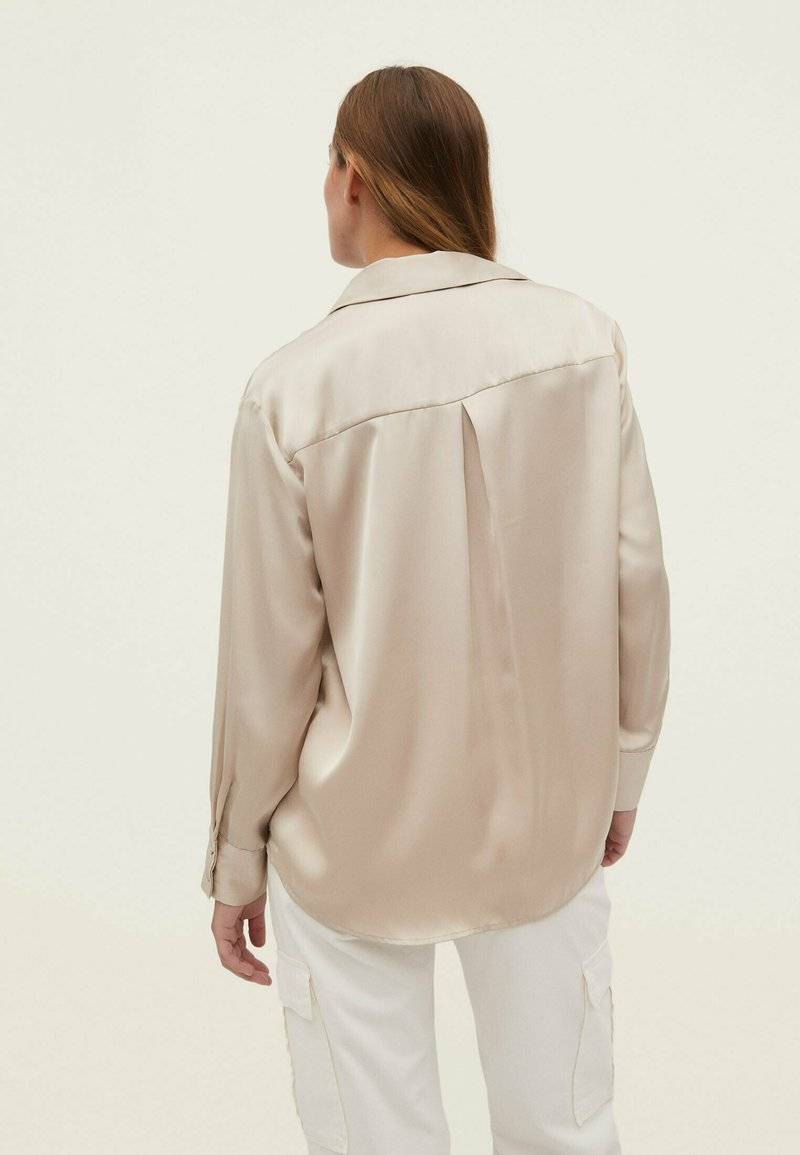 Stradivarius Stradivarius COLLARED - Button-down blouse - stone Im Verkauf