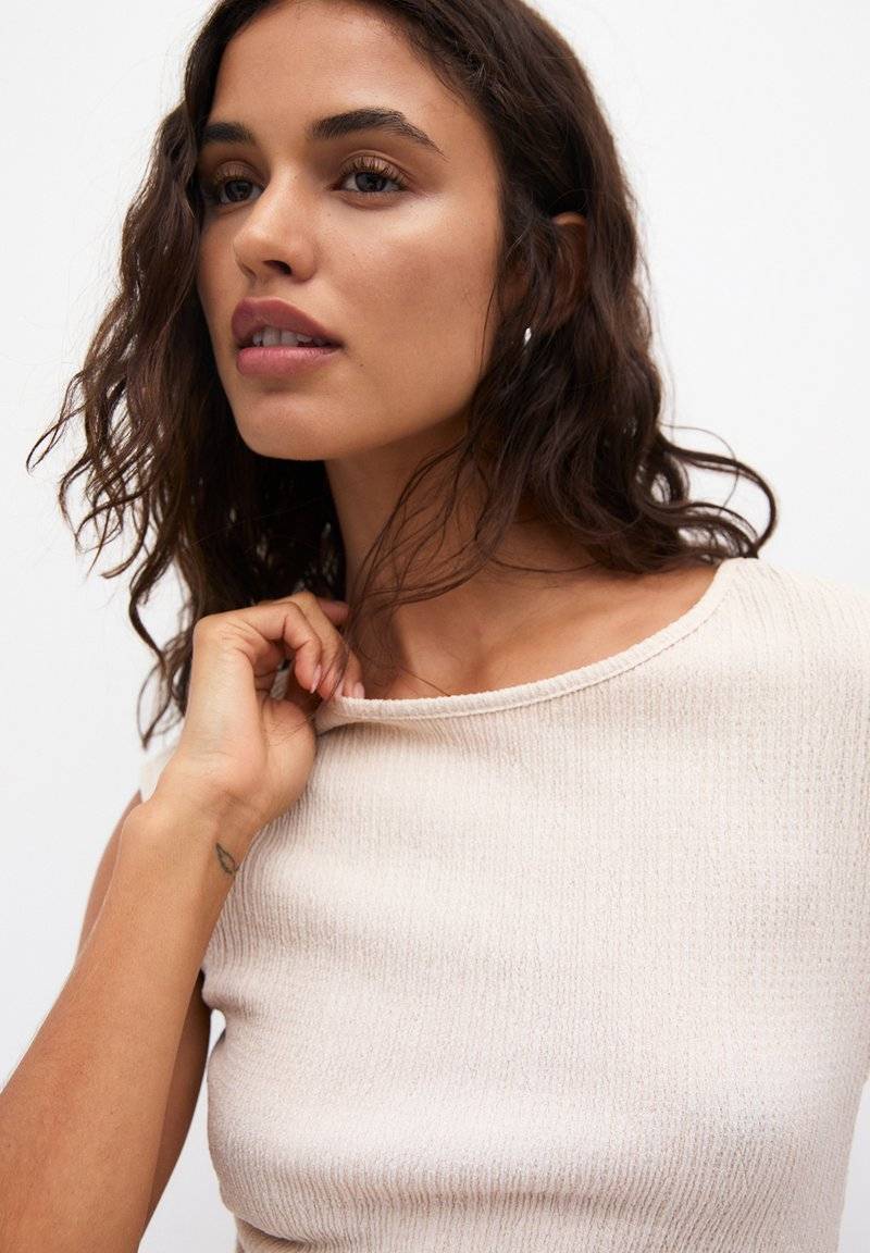 PULL&BEAR PULL&BEAR GATHERED SLEEVELESS - Blouse - beige Verkauf