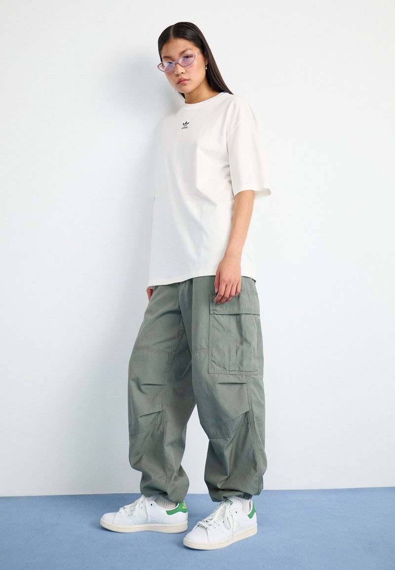 adidas Originals adidas Originals ESSENTIALS BOYFRIEND - Basic T-shirt - cloud white Angebote