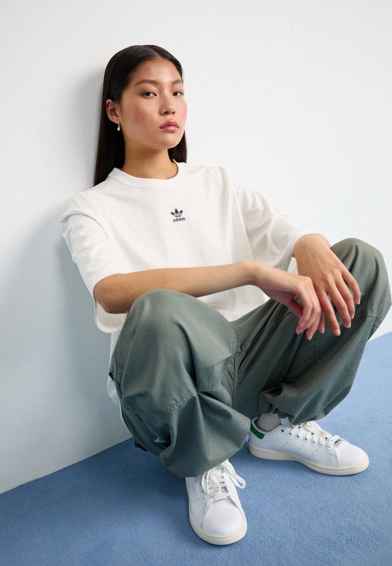adidas Originals adidas Originals ESSENTIALS BOYFRIEND - Basic T-shirt - cloud white Angebote