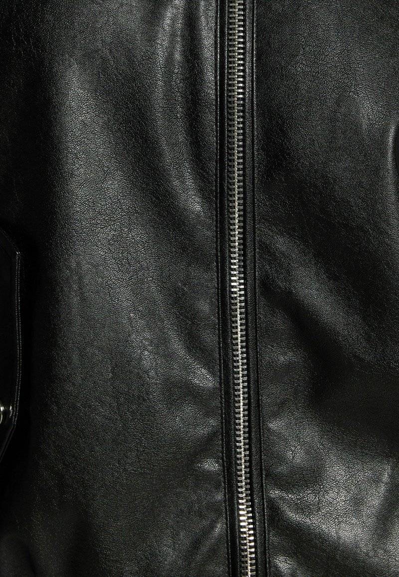 Bershka Bershka DAD FIT - Faux leather jacket - black Fabrikverkauf