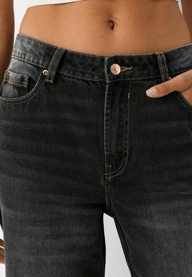 Bershka Bershka BAGGY - Flared Jeans - black Blitzverkäufe