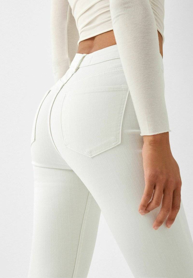 Bershka Bershka SUPER - Jeans Skinny Fit - white Kostenloser Versand