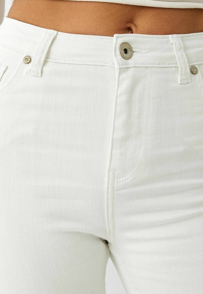 Bershka Bershka SUPER - Jeans Skinny Fit - white Kostenloser Versand