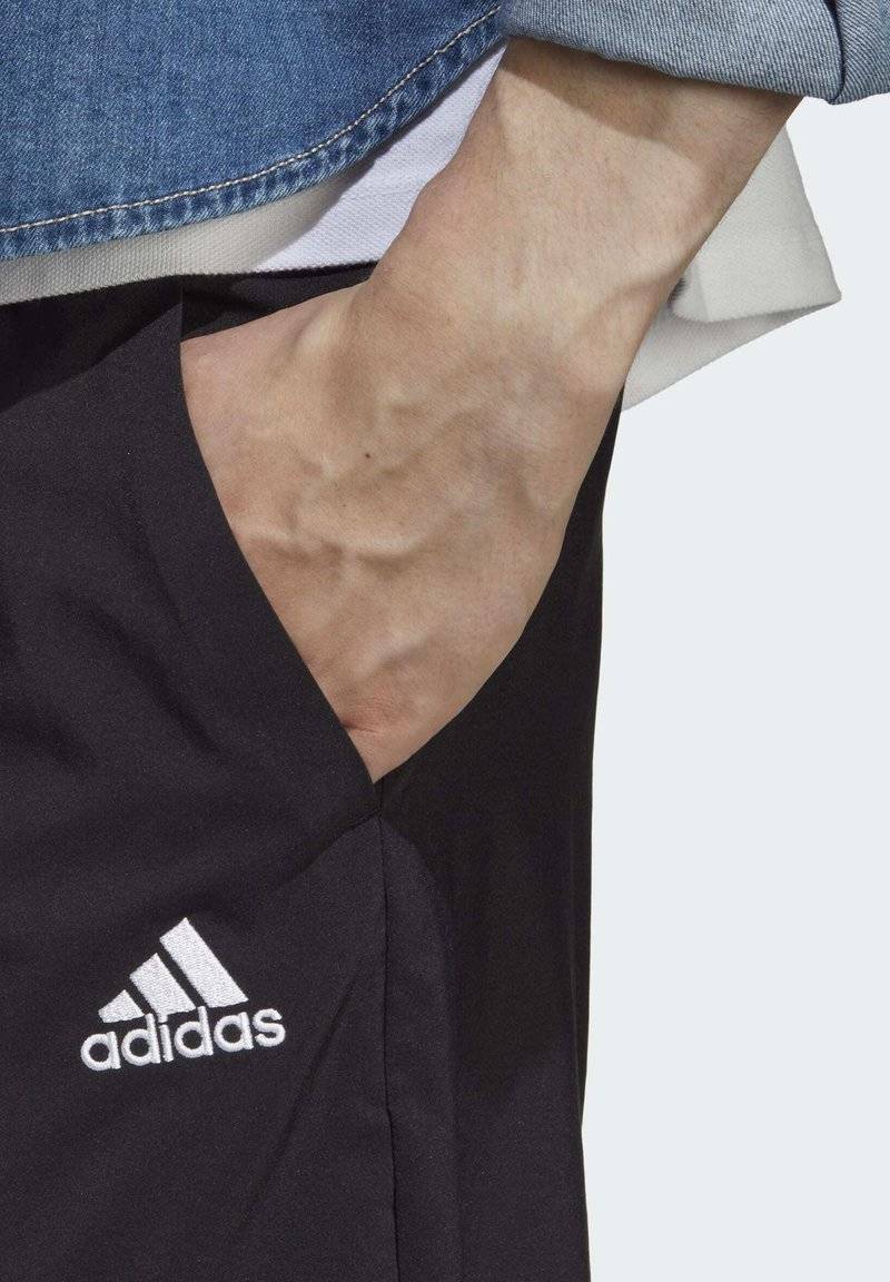 adidas Sportswear adidas Sportswear AEROREADY ESSENTIALS CHELSEA SMALL - Sports shorts - black Nur noch ein Tag übrig
