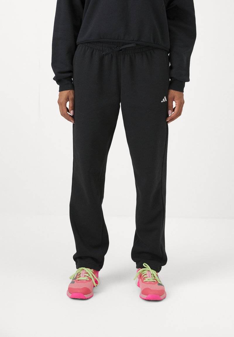 adidas Sportswear adidas Sportswear ESSENTIALS SMALL LOGO FEEL COZY OPEN HEM PANT - Tracksuit bottoms - black Begrenzt auf 3 Tage